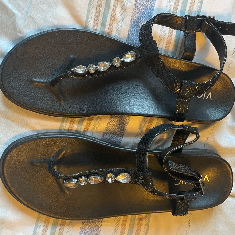 Vionic sandals size 10